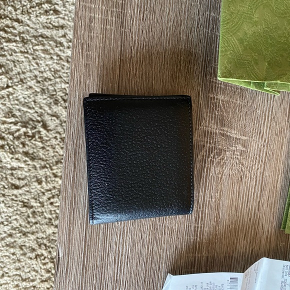 Authentic Gucci wallet. Have receipts to show for as well - Picture 2 of 7